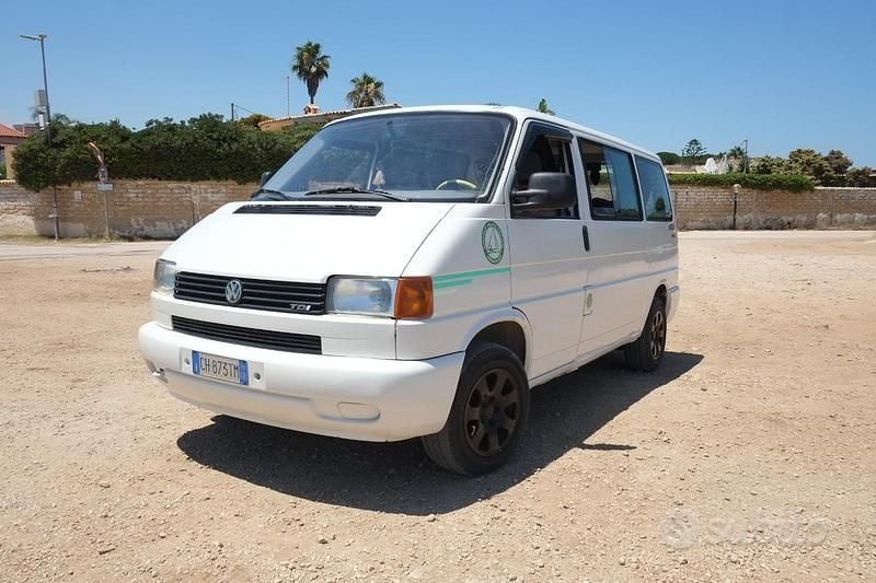 Bianco Usata 2000 VW Caravelle Monovolume | 9500 € (Buon prezzo) - Immagine 1/4
