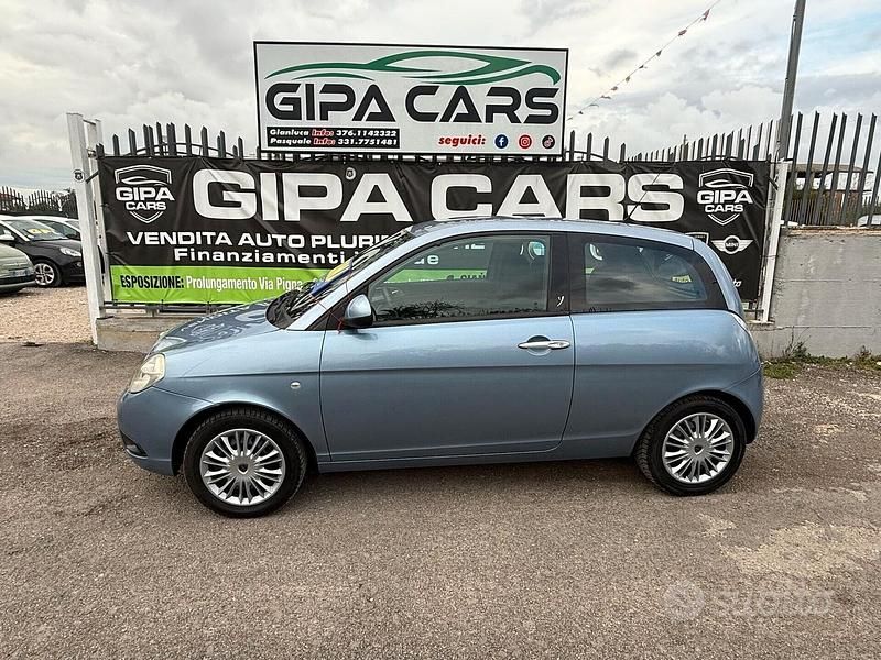 Usata Lancia Ypsilon 60 CV (44 kW) 2010 Blu Utilitaria