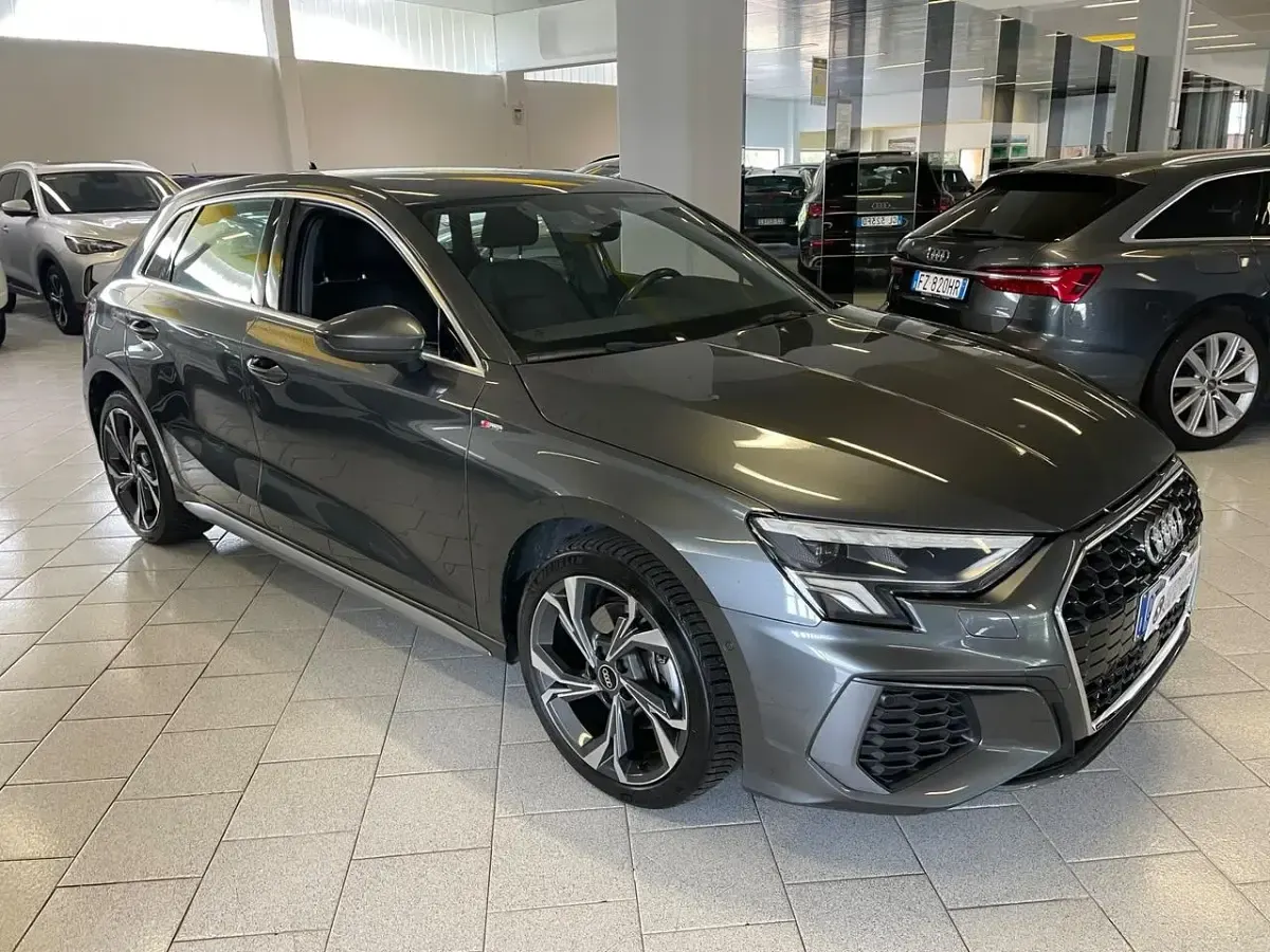 Usata Audi A3 S-Line 150 CV (110 kW) 2024 Grigio Berlina
