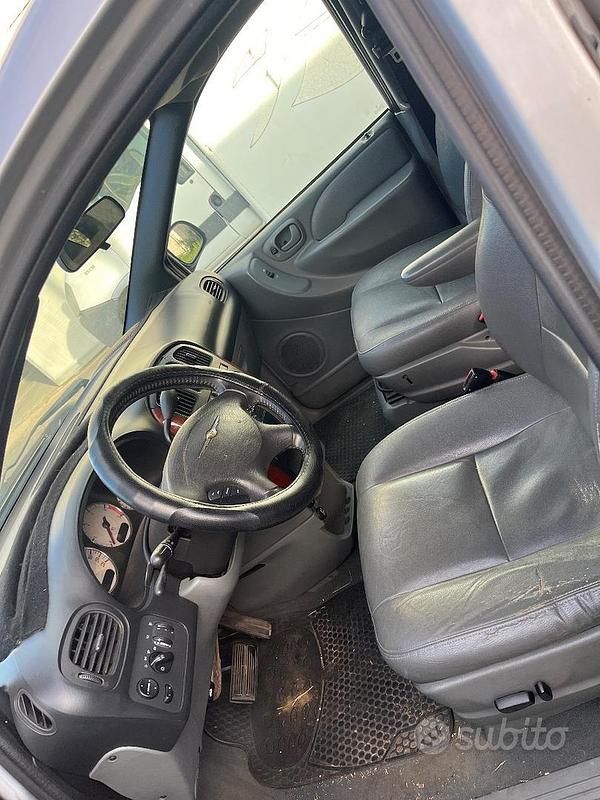Usata Chrysler Voyager 2006 Grigio Monovolume