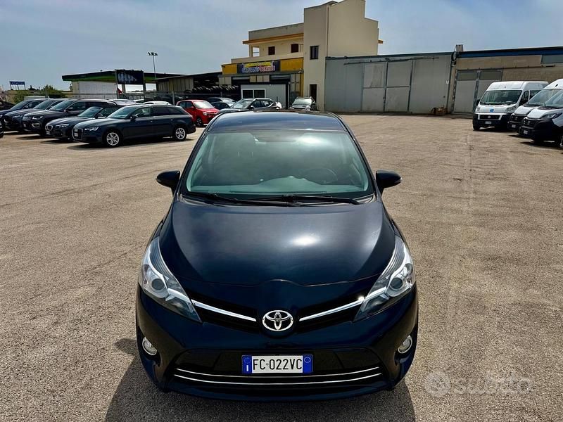 Usata Toyota Verso 111 CV (81 kW) 2016 Blu Monovolume
