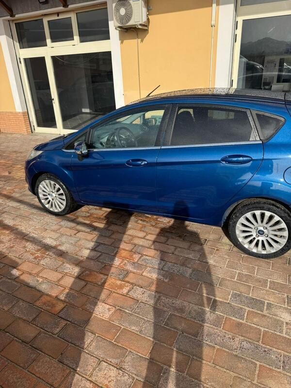 Usata Ford Fiesta 96 CV (70 kW) 2009 Blu Utilitaria