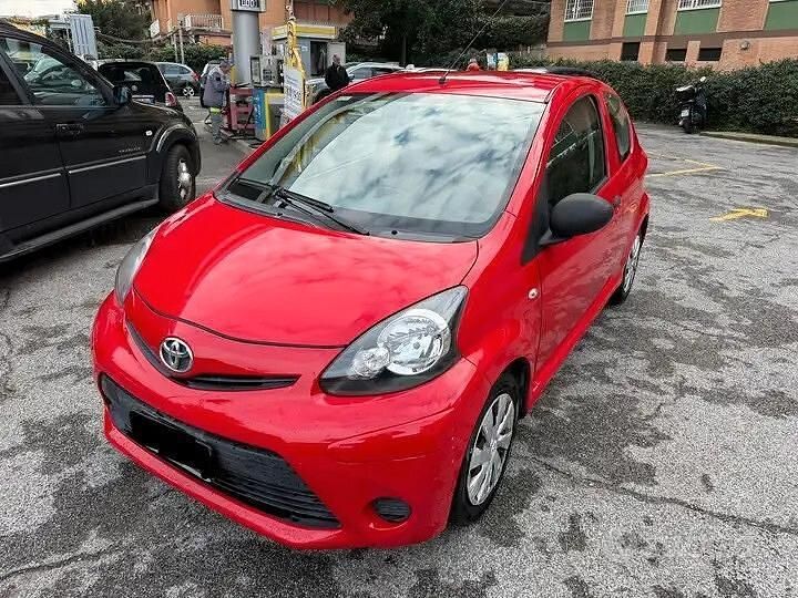 Rosso Usata 2014 Toyota Aygo Edition Utilitaria | 4400 € (Ottimo prezzo) - Immagine 1/4