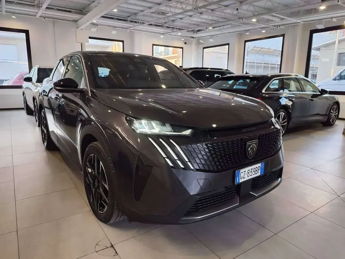 Usata Peugeot 3008 Allure 145 CV (106 kW) 2025 Grigio titanio SUV