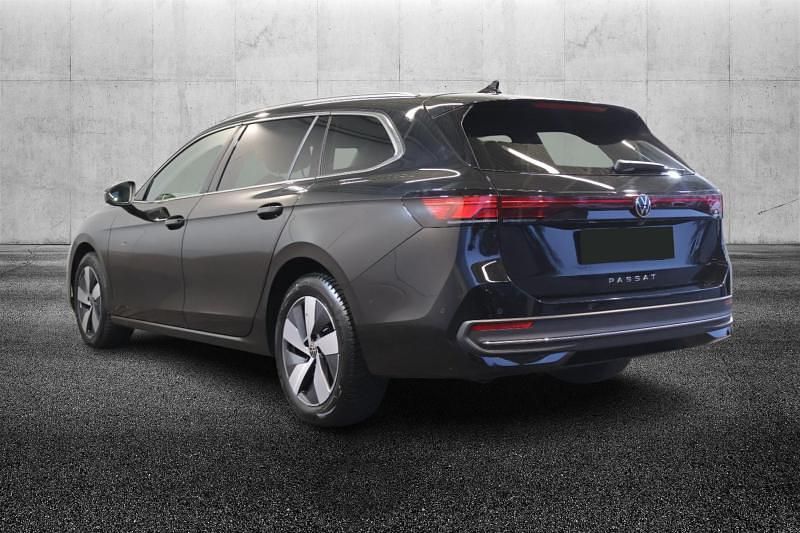Usata VW Passat Business 150 CV (110 kW) 2024 Nero metallizzato Station wagon