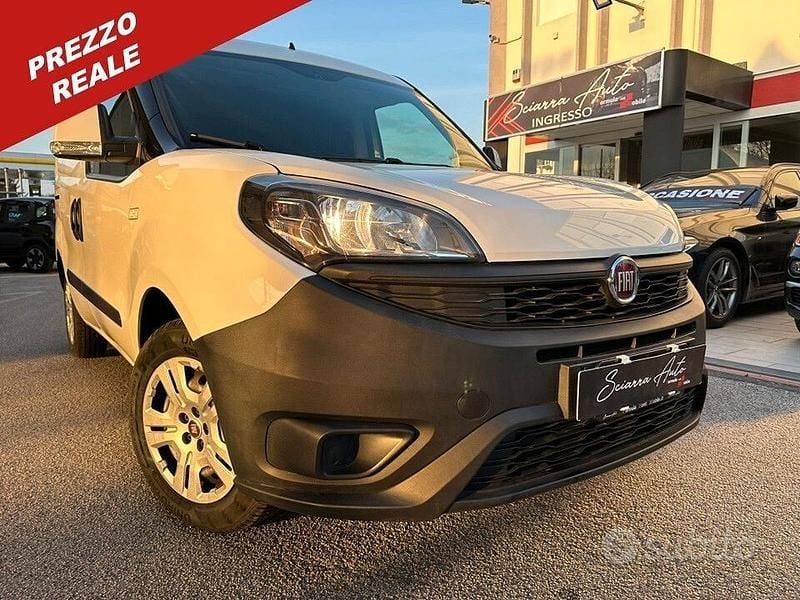 Usata Fiat Doblò Lounge 95 CV (69 kW) 2019 Bianco Monovolume