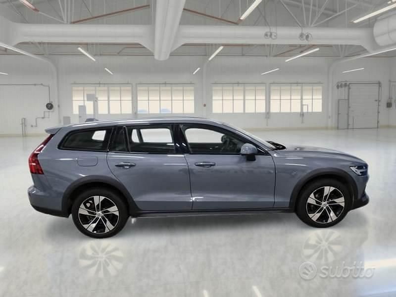 Usata Volvo V60 CC Ultimate 197 CV (144 kW) 2022 Grigio Station wagon