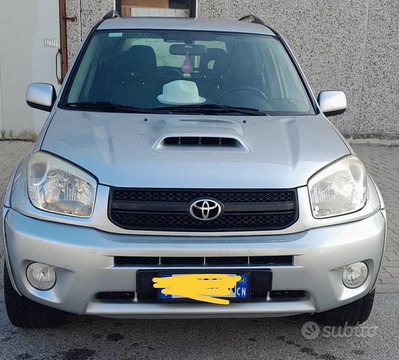 Usata Toyota RAV4 116 CV (85 kW) 2004 Grigio SUV