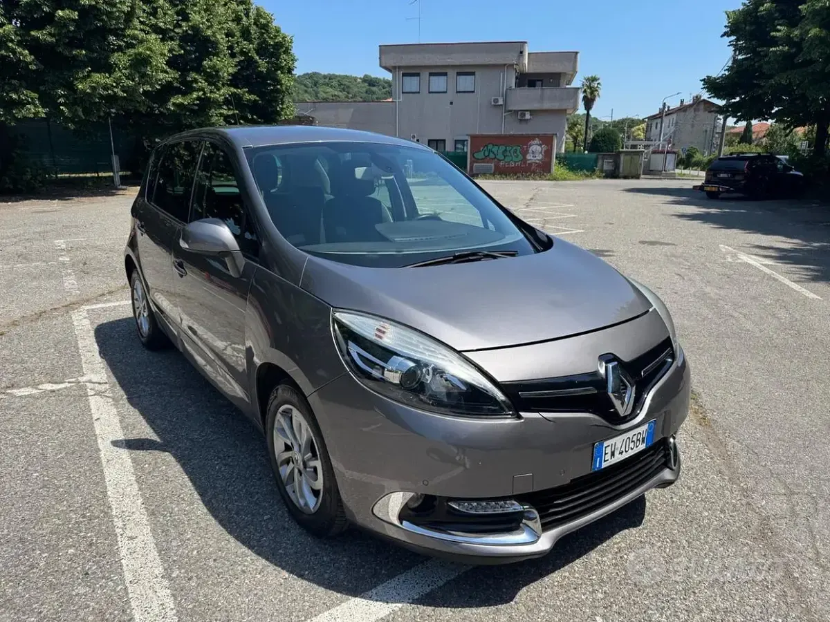 Usata Renault Scenic E-Tech XMOD 110 CV (80 kW) 2014 Grigio Monovolume