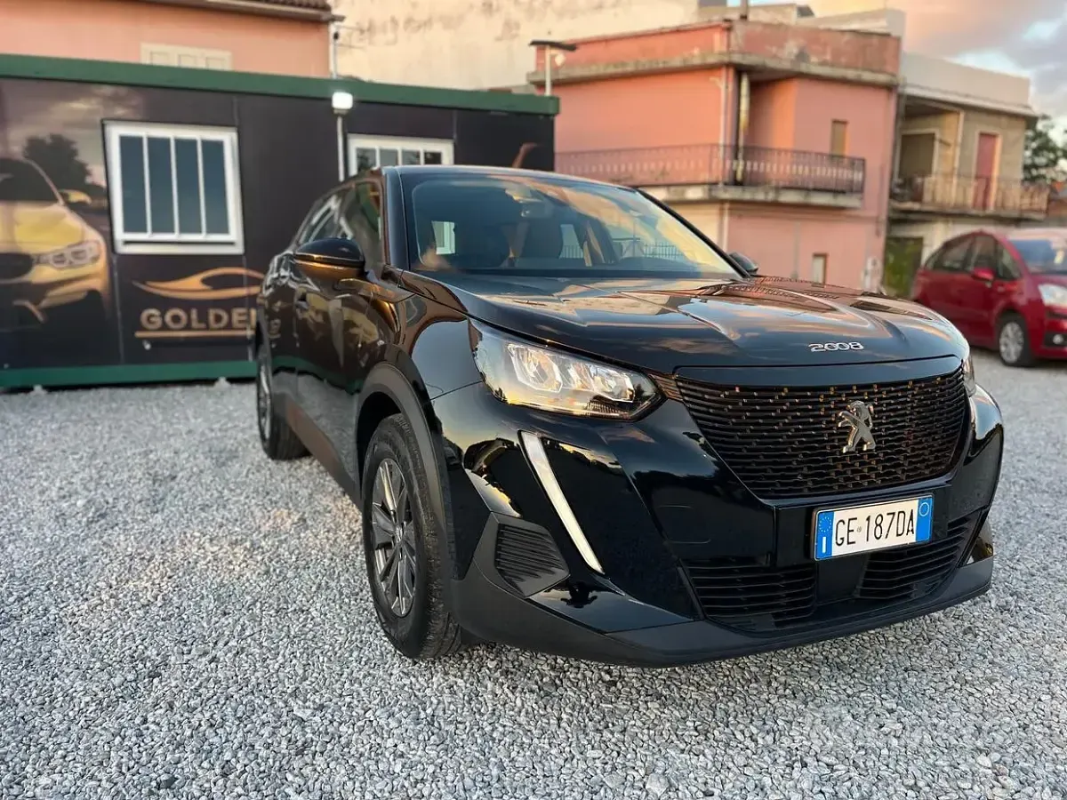 Usata Peugeot 2008 Active 101 CV (74 kW) 2021 Nero SUV