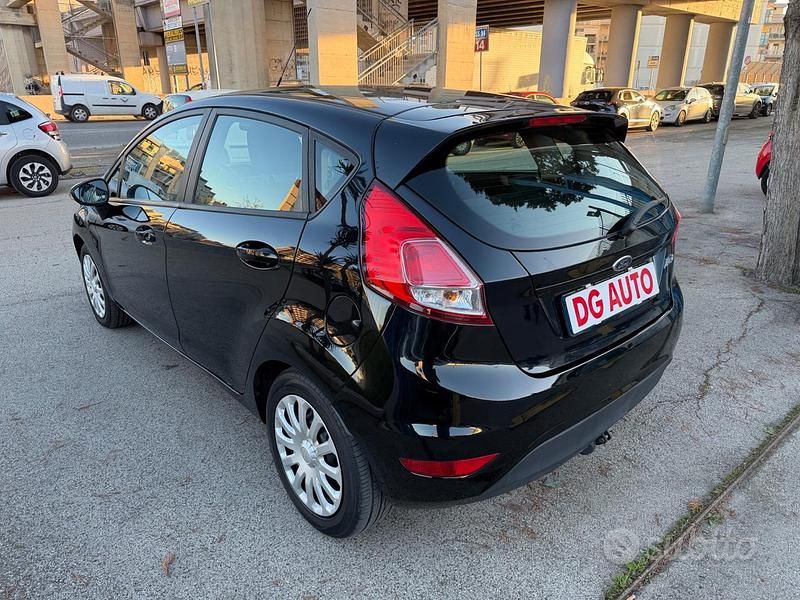 Usata Ford Fiesta 75 CV (55 kW) 2013 Nero Berlina