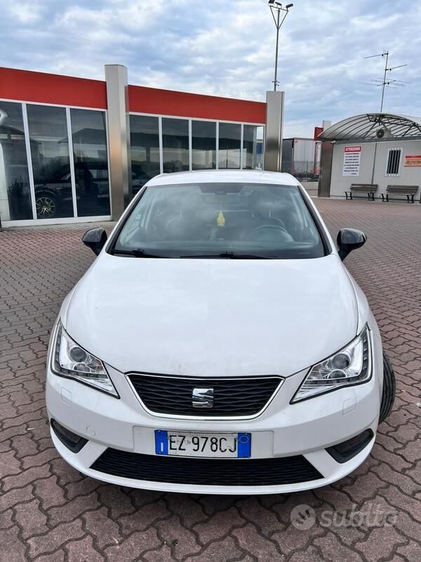 Bianco Usata 2015 Seat Ibiza I-Tech Tre volumi | 6000 € (Buon prezzo) - Immagine 1/4
