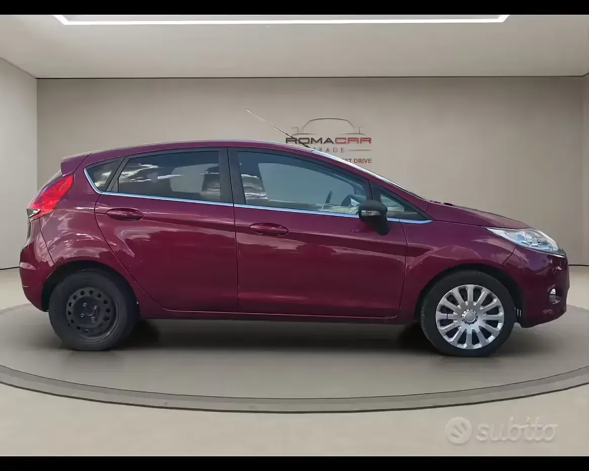 Usado Ford Fiesta 97 CV (71 kW) 2010 Rojo Berlina