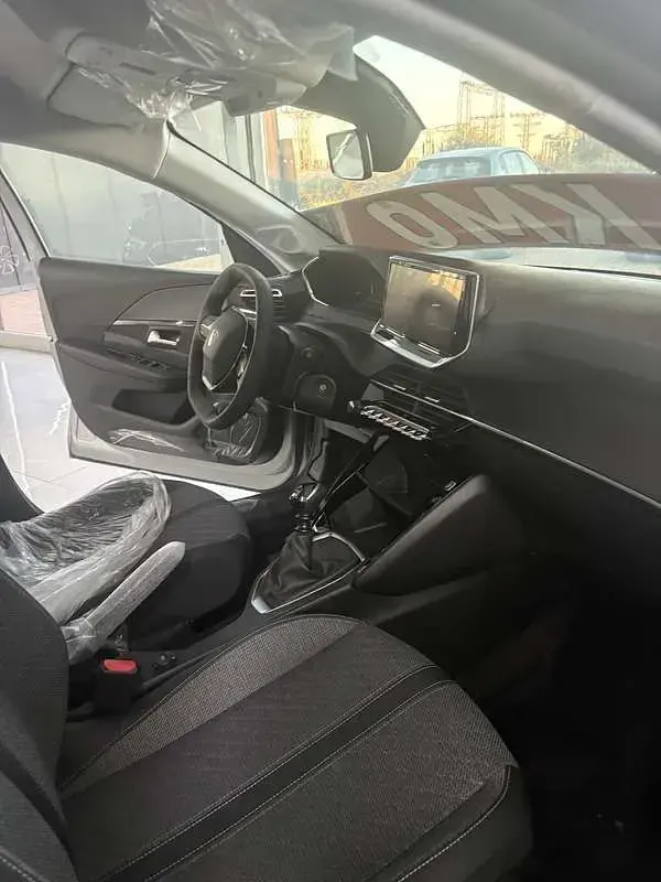 Usata Peugeot 208 GT 101 CV (74 kW) 2024 Utilitaria