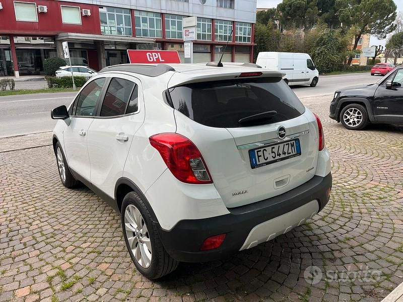 Usata Opel Mokka 140 CV (102 kW) 2016 Bianco SUV