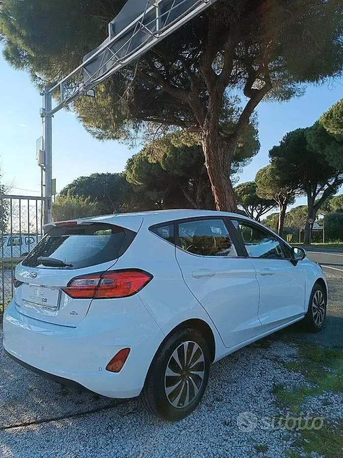 Usata Ford Fiesta 75 CV (55 kW) 2022 Bianco Utilitaria