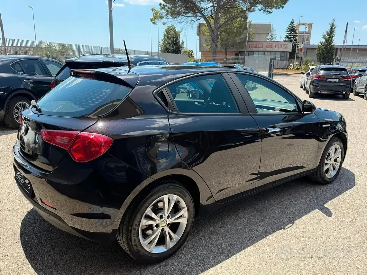 Usata Alfa Romeo Giulietta 105 CV (77 kW) 2014 Nero Utilitaria