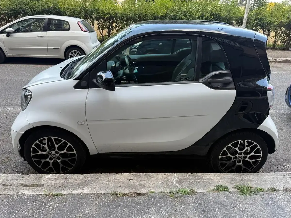 Usata Smart ForTwo Coupé Passion 41 kW (56 CV) 2020 Bianco Utilitaria
