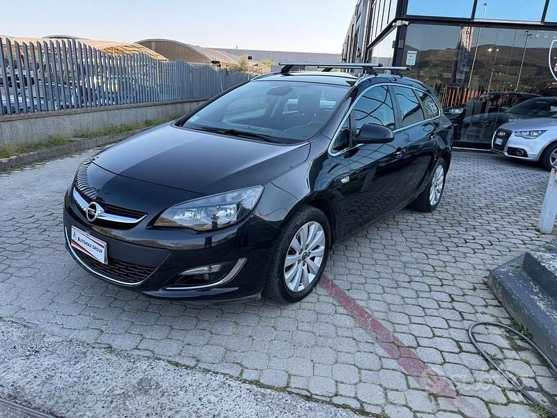 Usata Opel Astra Cosmo 130 CV (95 kW) 2014 Grigio Station wagon
