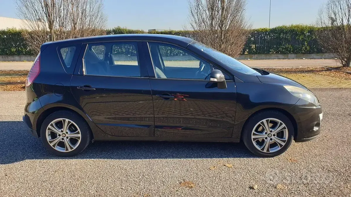Usata Renault Scenic E-Tech 110 CV (80 kW) 2010 Nero Monovolume