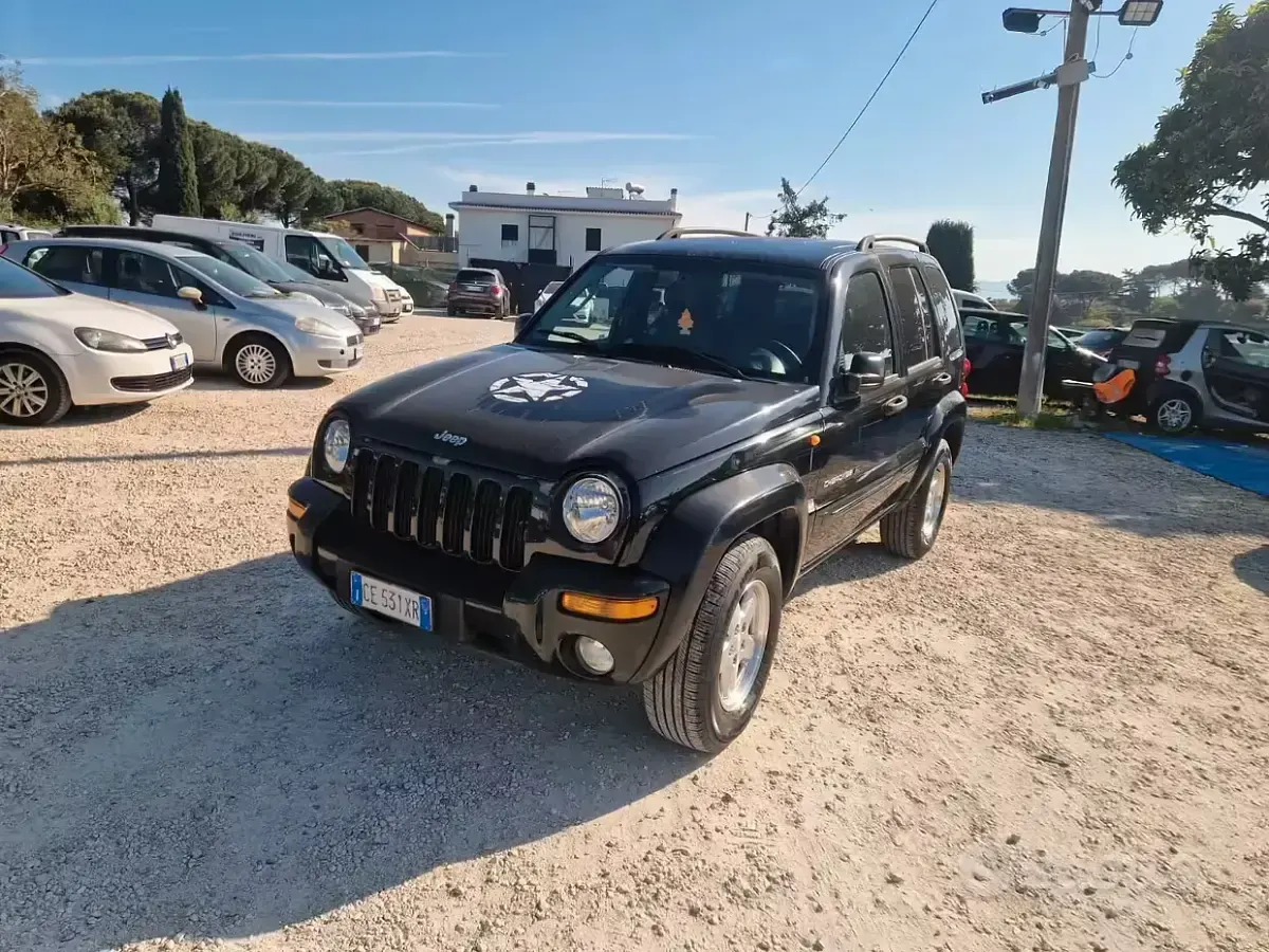 Usata Jeep Cherokee Sport 143 CV (105 kW) 2003 Nero SUV