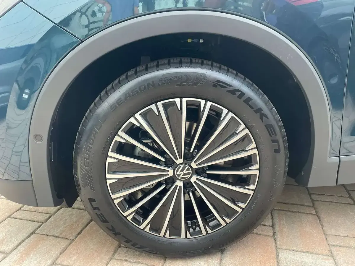Usata VW Tiguan Edition 131 CV (96 kW) 2025 Blu/azzurro SUV