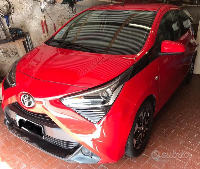 Usata Toyota Aygo Connect Style 72 CV (52 kW) 2021 Rosso Utilitaria