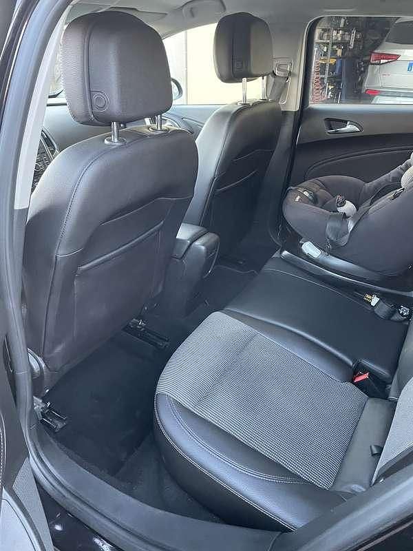Usata Opel Astra Edition 140 CV (102 kW) 2012 Station wagon