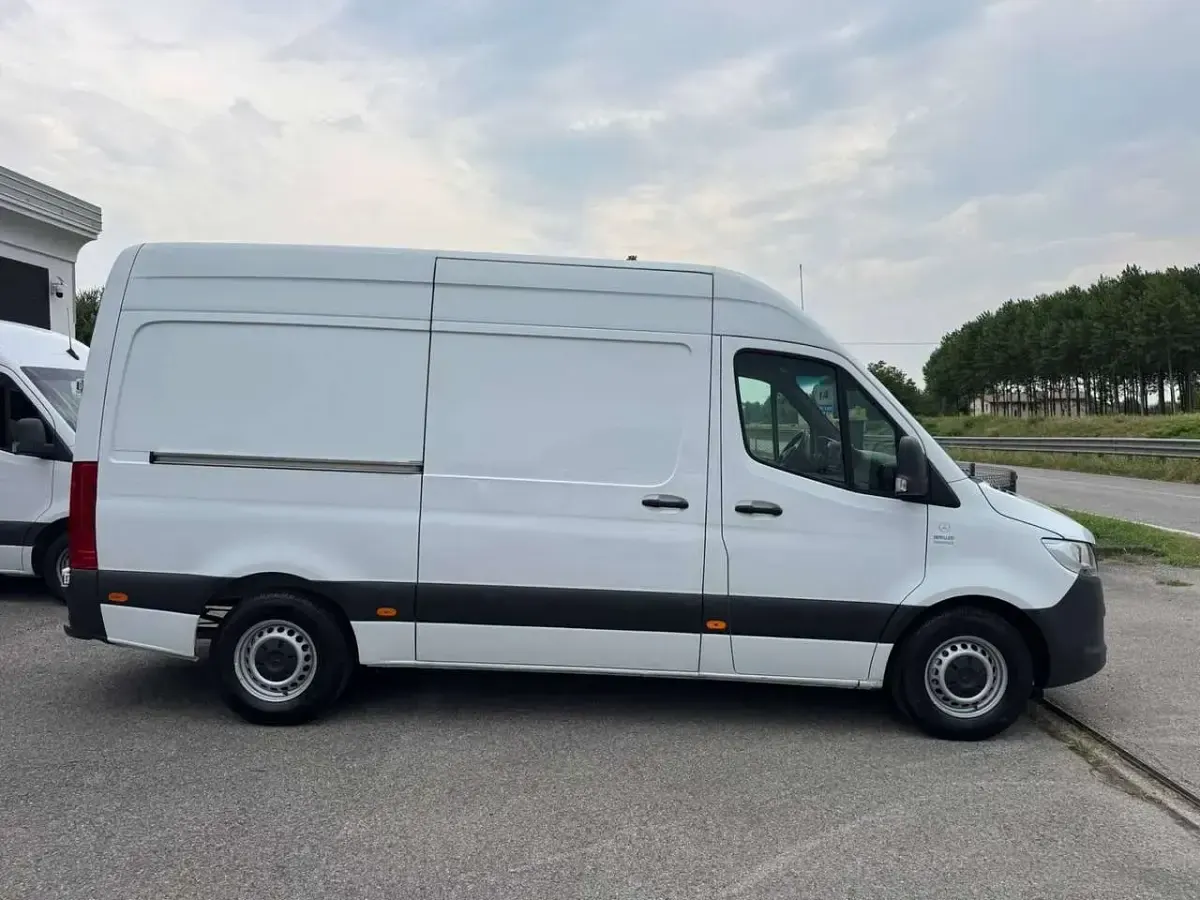Usata Mercedes Sprinter 114 CV (83 kW) 2022 Pastello Furgone