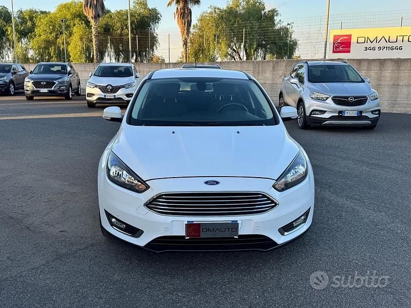 Usado Ford Focus Titanium 95 HP (69 kW) 2014 Branco Sedan