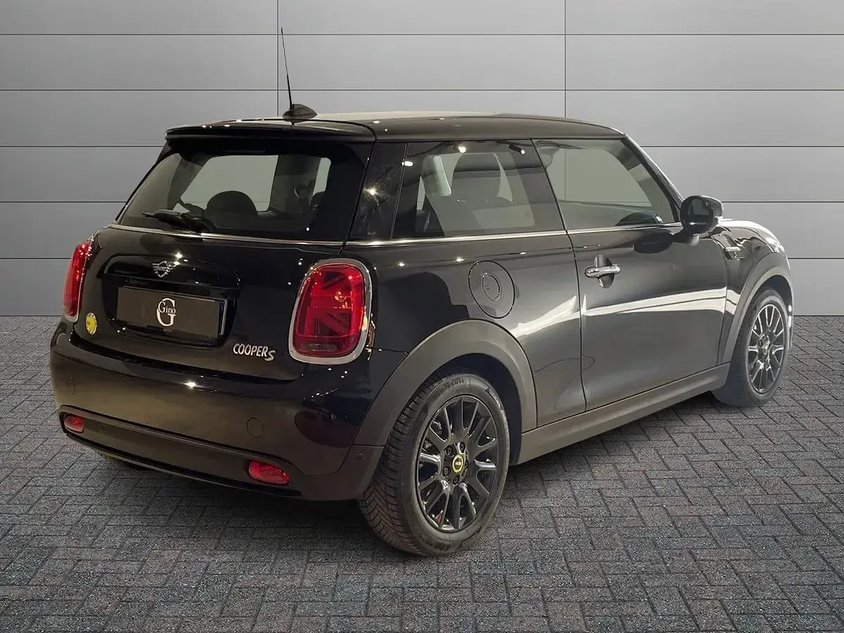 Usata Mini Cooper SE Classic 75 kW (102 CV) 2022 Nero Utilitaria