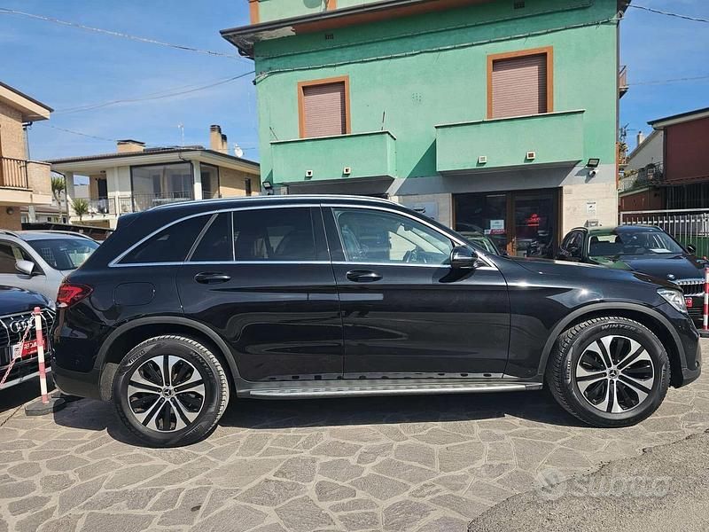 Usata Mercedes GLC220 Business 194 CV (142 kW) 2021 Nero Station wagon