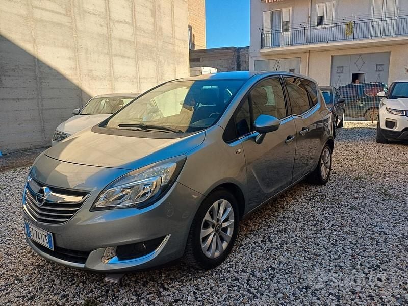 Usata Opel Meriva Design Edition 110 CV (80 kW) 2014 Grigio Monovolume