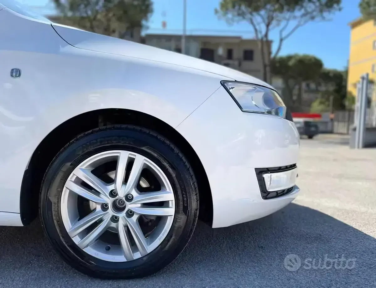 Usata Skoda Rapid Ambition 75 CV (55 kW) 2014 Bianco Utilitaria