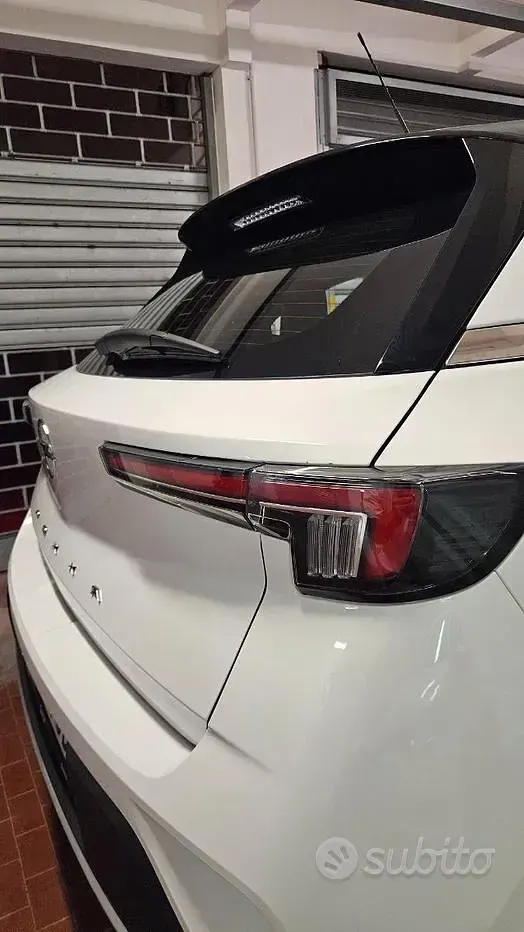 Usata Opel Mokka Elegance 101 CV (74 kW) 2021 Bianco SUV