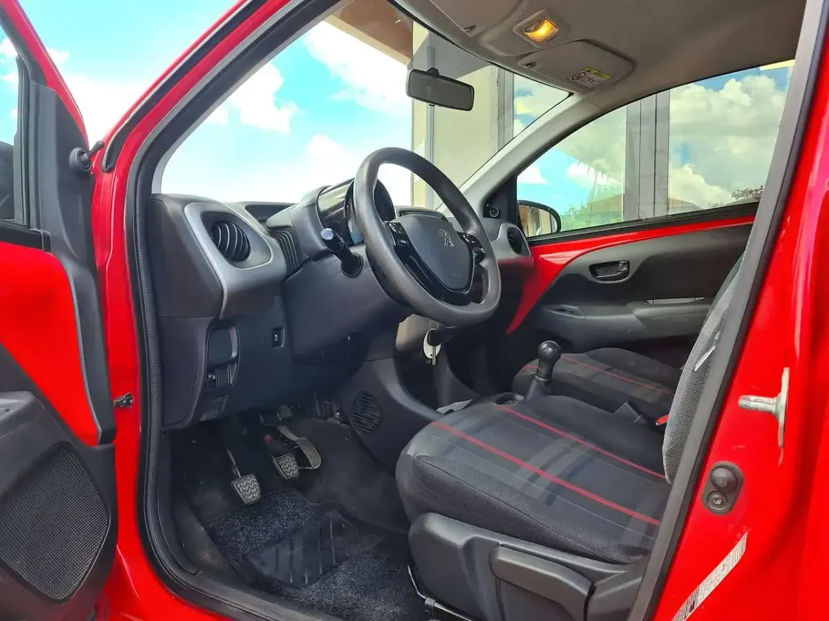 Usata Peugeot 108 Active 69 CV (50 kW) 2015 Rosso Utilitaria