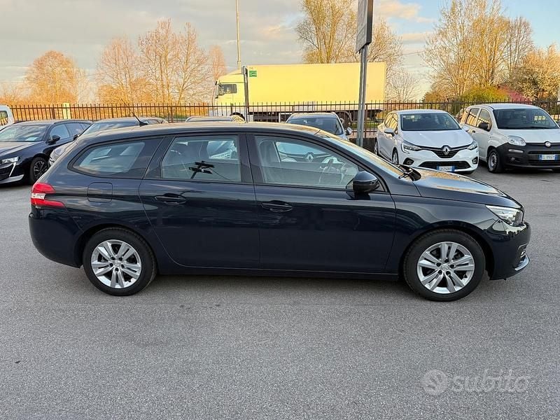 Usata Peugeot 308 SW Business-Line 101 CV (74 kW) 2019 Grigio Station wagon