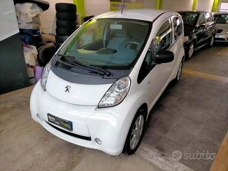 Usata Peugeot iON Access 49 kW (67 CV) 2011 Bianco Utilitaria