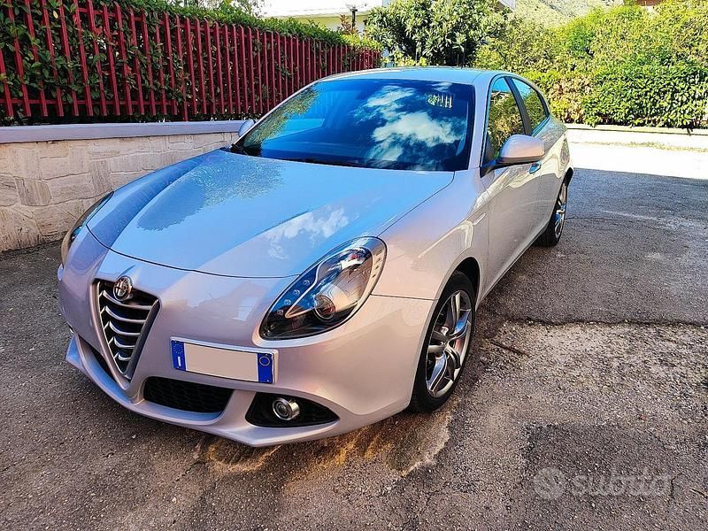 Usata 2015 Alfa Romeo Giulietta Distinctive Due volumi | 7500 € (Buon prezzo) - Immagine 1/4