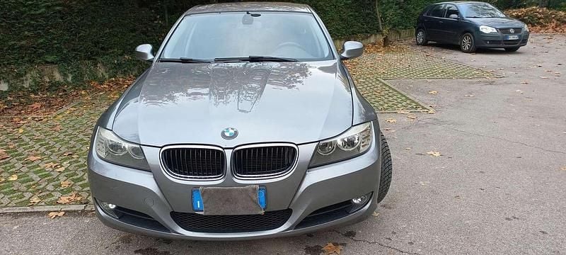 Usata BMW 318 143 CV (105 kW) 2009 Grigio Station wagon