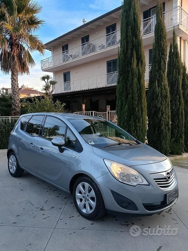 Usata Opel Meriva 95 CV (69 kW) 2013 Grigio Monovolume
