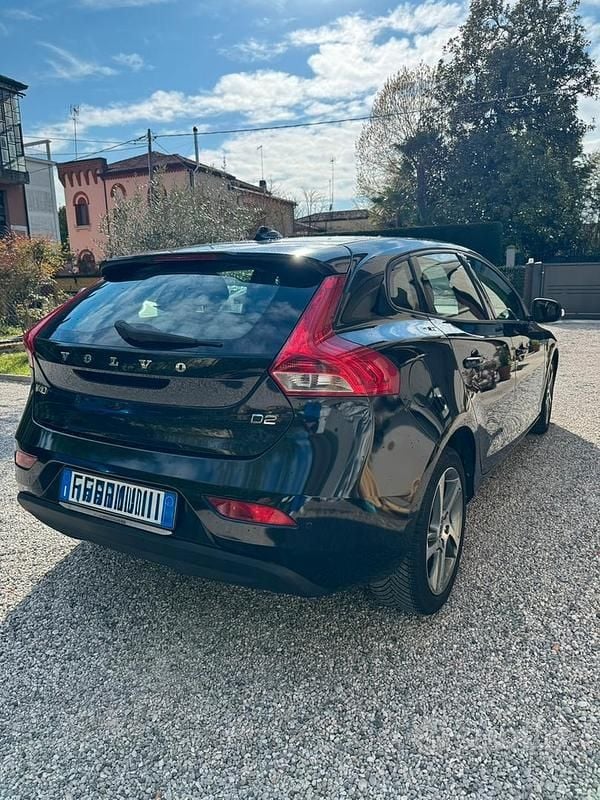 Usata Volvo V40 Kinetic 114 CV (83 kW) 2015 Nero Berlina