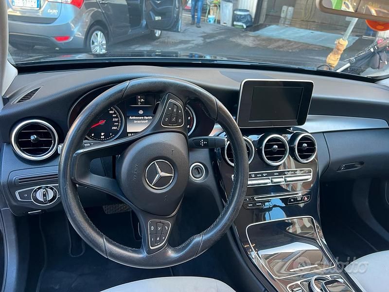 Usata Mercedes C180 156 CV (114 kW) 2016 Nero Station wagon