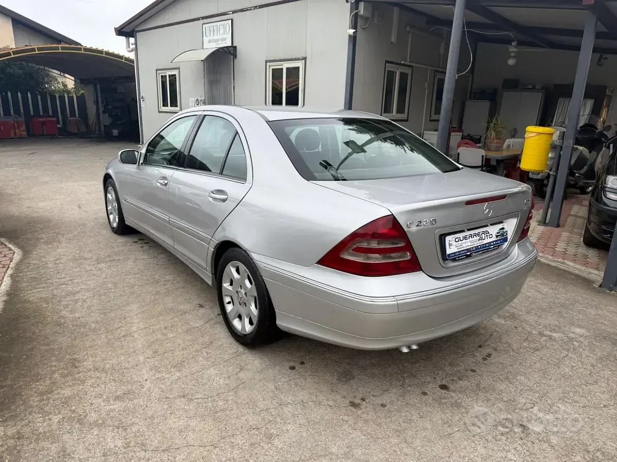Gebraucht Mercedes C220 Avantgarde 150 PS (110 kW) 2005 Grau Limousine