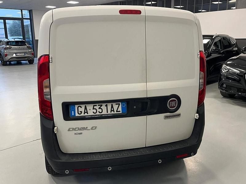 Usata Fiat Doblò 105 CV (77 kW) 2020 Bianco Monovolume