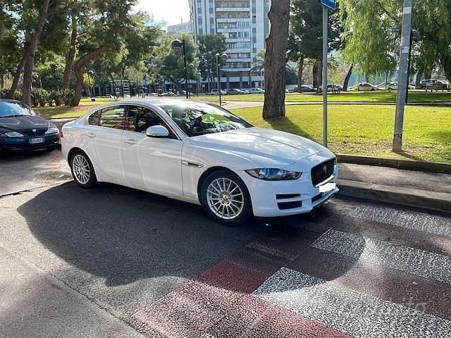 Usata Jaguar XE 180 CV (132 kW) 2018 Bianco Berlina