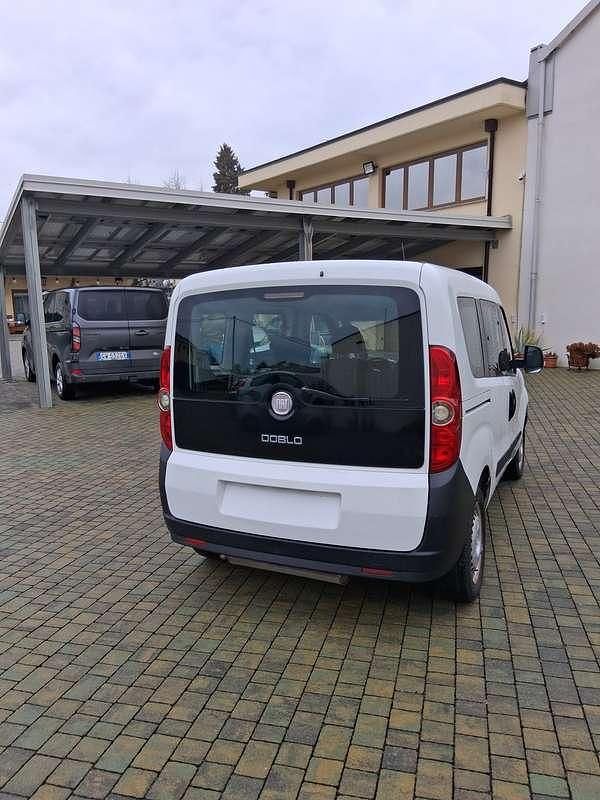 Usata Fiat Doblò 120 CV (88 kW) 2011 Bianco Monovolume