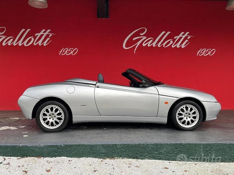 Usata Alfa Romeo Spider 155 CV (114 kW) 1999 Grigio metall Cabrio