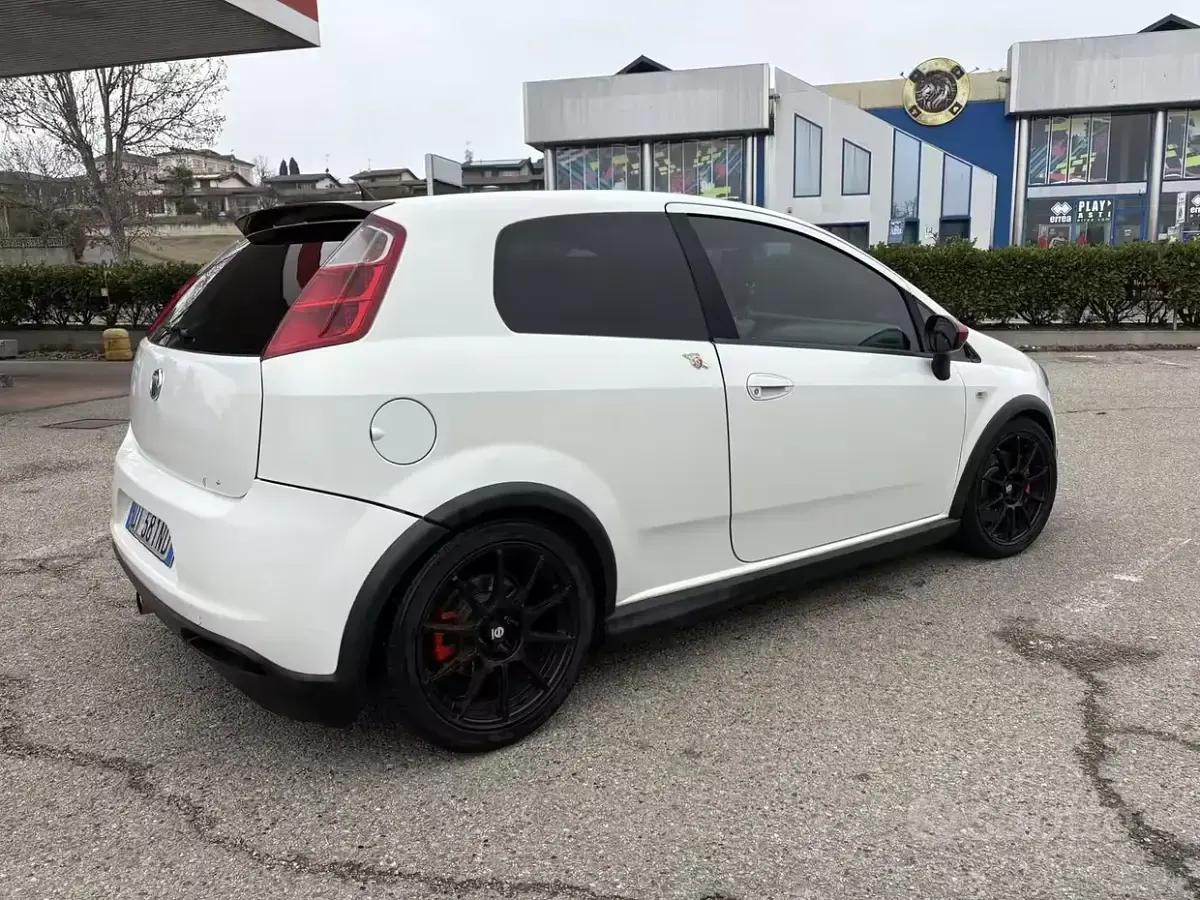 Usata Abarth Grande Punto 155 CV (114 kW) 2009 Bianco Utilitaria