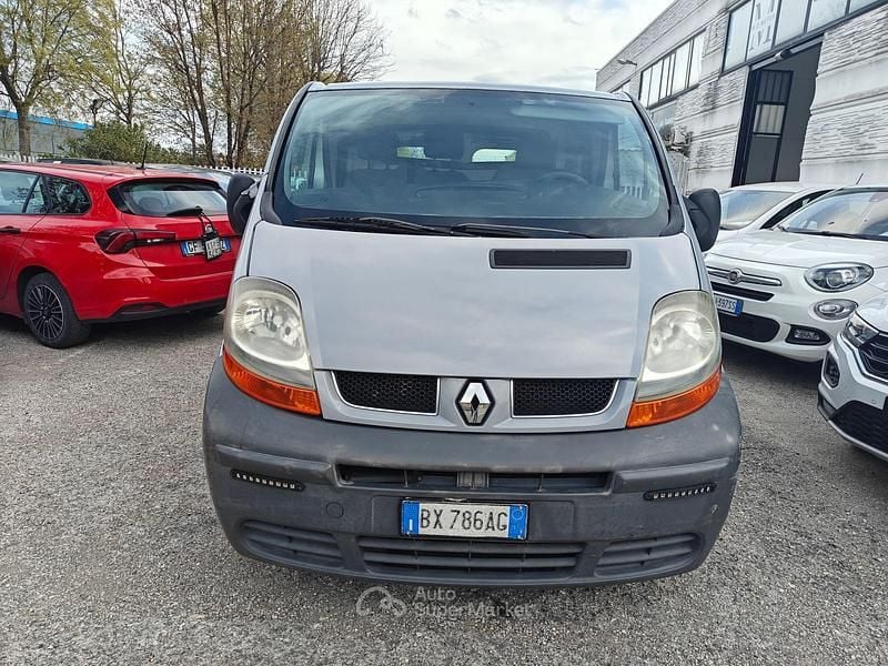 Usata Renault Trafic 101 CV (74 kW) 2002 Gray Monovolume